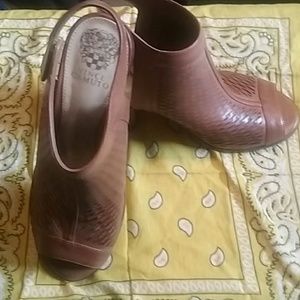 Vince Camino size 9.5 open toed brown heeled shoes